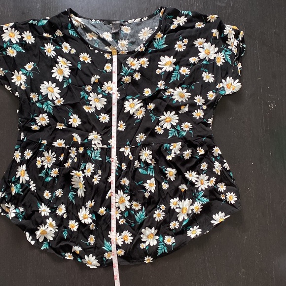 Forever 21 babydoll daisy print T-shirt size L - Picture 11 of 11